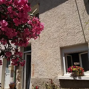 Hébergement de vacances Charmante Maison De Village Avec Jacuzzi, Apt