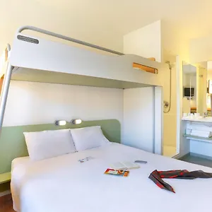 Hotel First, Apt